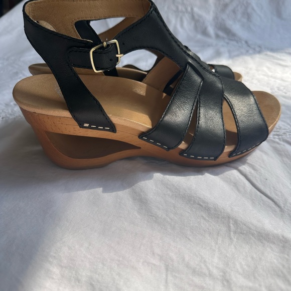 Dansko Trudy Black Waxy Calf Leather Buckle Sandal, size 41, super cute 4 summer - Picture 3 of 15